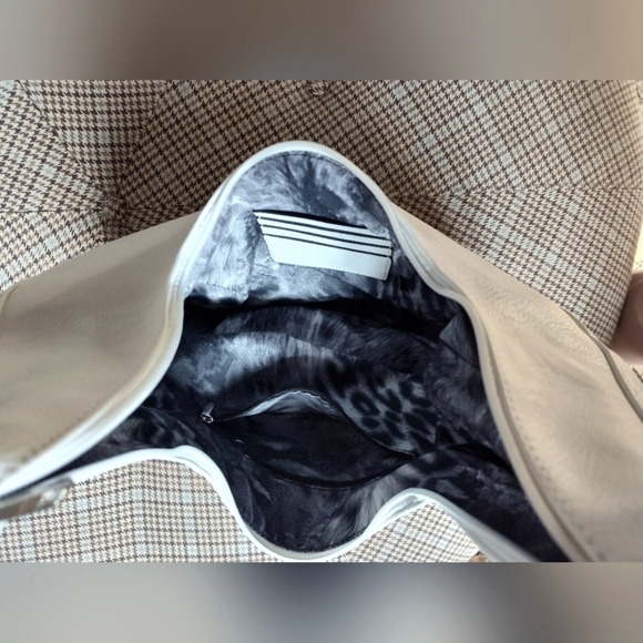 K. carroll Accessories White Faux Leather Hobo Shoulder Bag Purse - Picture 5 of 8